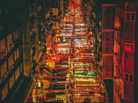 仕事の後、満員電車に揺られながら「身体が、心が、香港を欲している」