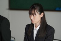 旅客機のパイロットを目指すことを決意した舞（福原遥）は、航空学校を受験する（写真提供＝NHK）