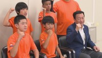 大西市長を表敬訪問したティーボールの小学生チーム