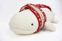 2024年冬限定のマフラー付きオオサンショウウオぬいぐるみ雪