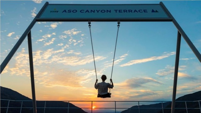 阿蘇キャニオンテラス＆ロッジのブランコ（提供画像）