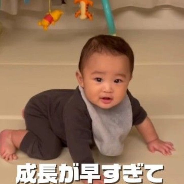 ハイハイしながらジャンプ…！？自慢げな表情♡（提供：＠8131taishoさん）
