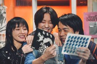 自分たちの音楽を自主制作する主役の３人を演じた（左から）吉岡里帆、若葉竜也、峯田和伸©2026 映画『ストリート・キングダム ⾃分の⾳を鳴らせ。』製作委員会