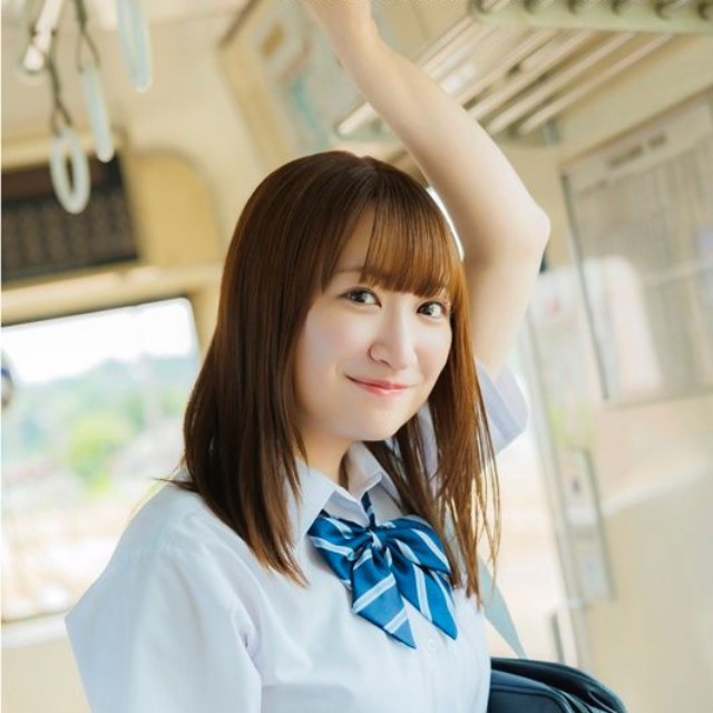 高尾奏音さんのファースト写真集『高尾奏音1st写真集 一音』
