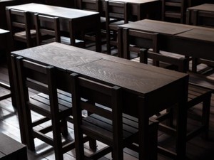 夕陽をまとうワンピースで教壇へ。大正モガがくれた自由と自分らしさ