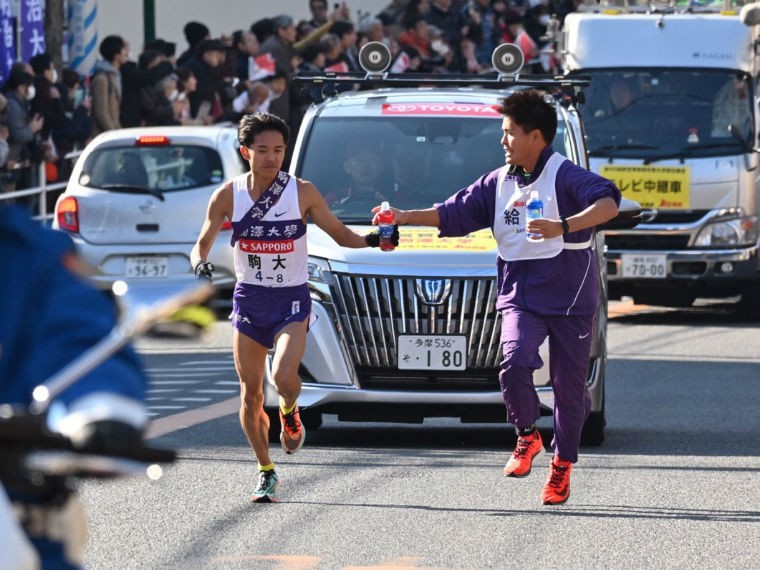 大学陸上 駅伝 わずか数秒に魂を込める 箱根駅伝の給水の裏側とは 4years 大学スポーツ