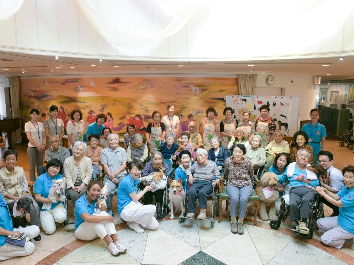 特別養護老人ホーム「きく」にて、笑顔がいっぱい（JAHA提供／石垣星児撮影）