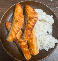 「銀鮭400g白米150g」／マサキさん（@japanmasaki10）提供