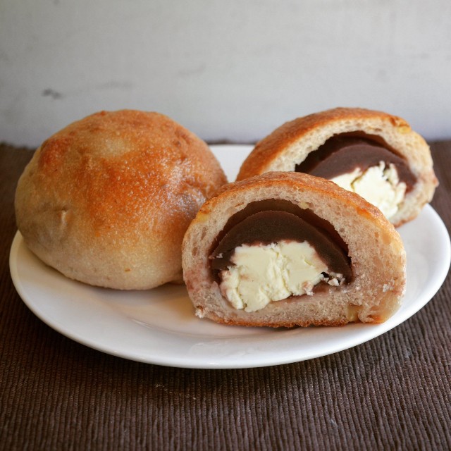 一躍人気商品となった「くるみこしあんクリームチーズ」