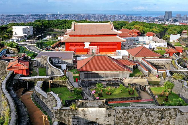［結城］ Shuri-jo Castle's rebuilt main hall now visible sans temporary