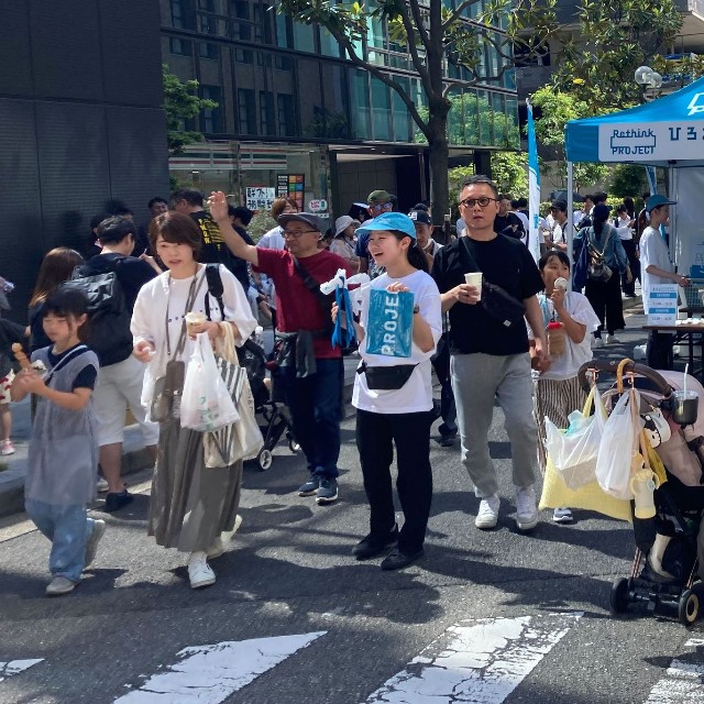 神戸まつり「ひろえば街が好きになる運動」ブース＝5月17日、神戸市中央区江戸町