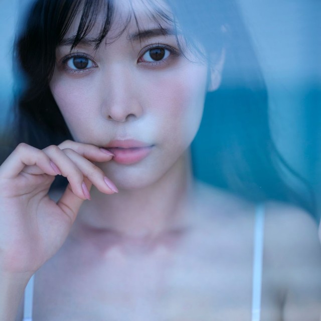 【提供】七瀬なな写真集「みつめて。」©集英社／中村和孝