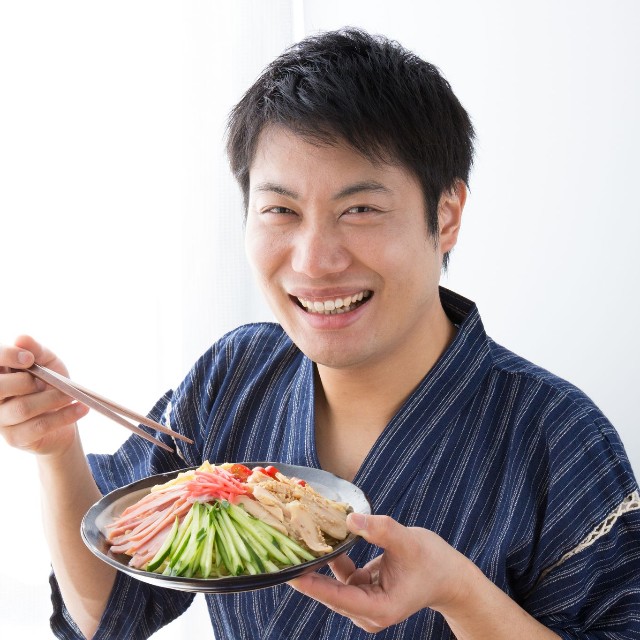 息子が用意してくれた冷やし中華は絶品　※画像はイメージです（polkadot@stock.adobe.com）