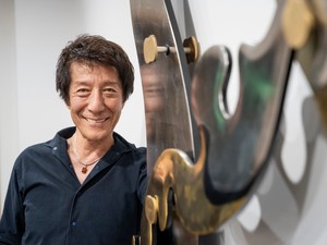 世界に広まる「金継ぎ」　伝統踏まえ新たな命を吹き込む　漆芸の修復師・末崎広樹さん