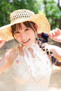 SKE48・大村杏の1st写真集「杏仁豆腐」（秋田書店）より＝撮影・佐藤佑一