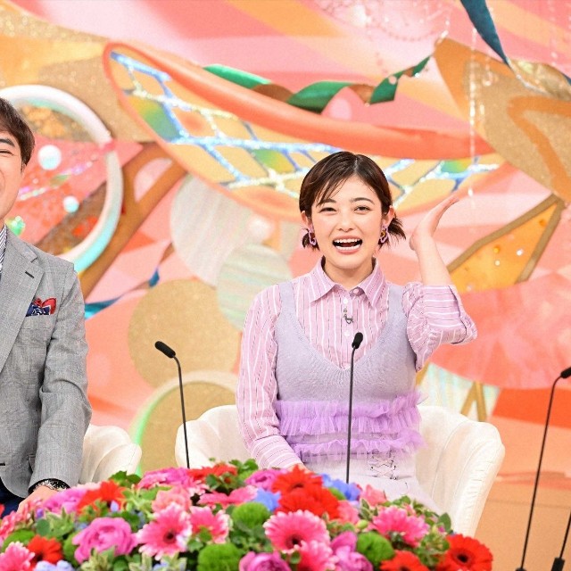 MCの藤井隆と井上咲楽＝「新婚さんいらっしゃい！」ⓒABCテレビ