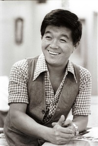 1979年、デイリースポーツ大阪本社を訪れた当時の歌手・坂本九さん