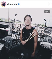 クリス・カムラダのインスタグラム＠ckamradaより