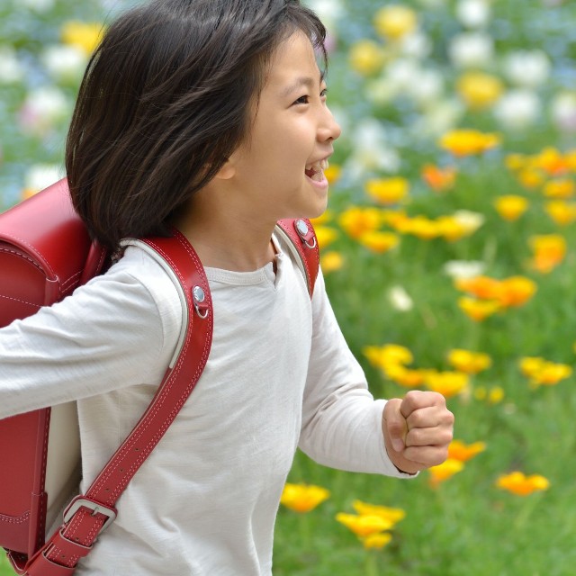 季節に合わせて、ちゃんと肩ベルトの調整をしていますか？※画像はイメージです（hanapon1002/stock.adobe.com）
