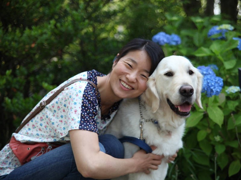 森田さんと一緒におでかけ。あじさいをバックに