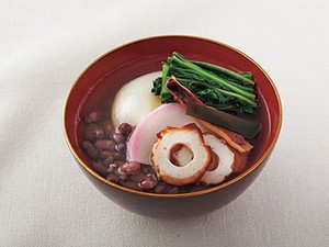 お雑煮研究家・粕谷浩子さん「私の一品」　食べるたびに驚く「甘くない小豆雑煮」