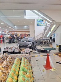 幸い運転手の方も軽傷、落下地点にも人はいなかった模様（提供：さとうもときさん）