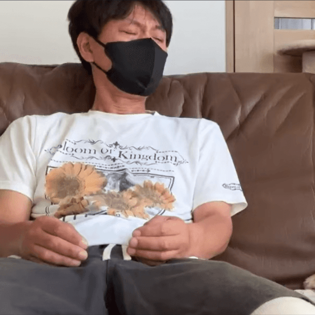 NOBUパパさんを誘うべく、目線を合わせて訴える！（提供：NOBU CHOCOさん）