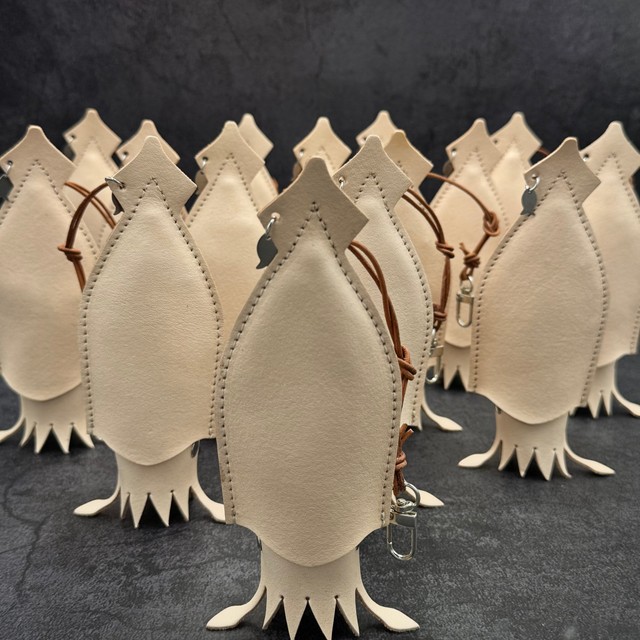 製作直後はヌメ革本来のベージュ（提供：Leather Kakeiさん）