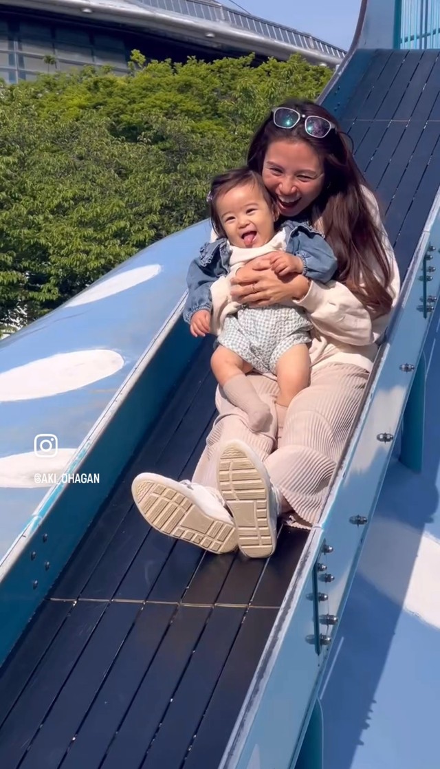 オーストラリアで暮らす亜季さん親子／オヘイガン亜季さん（@aki_ohagan）提供