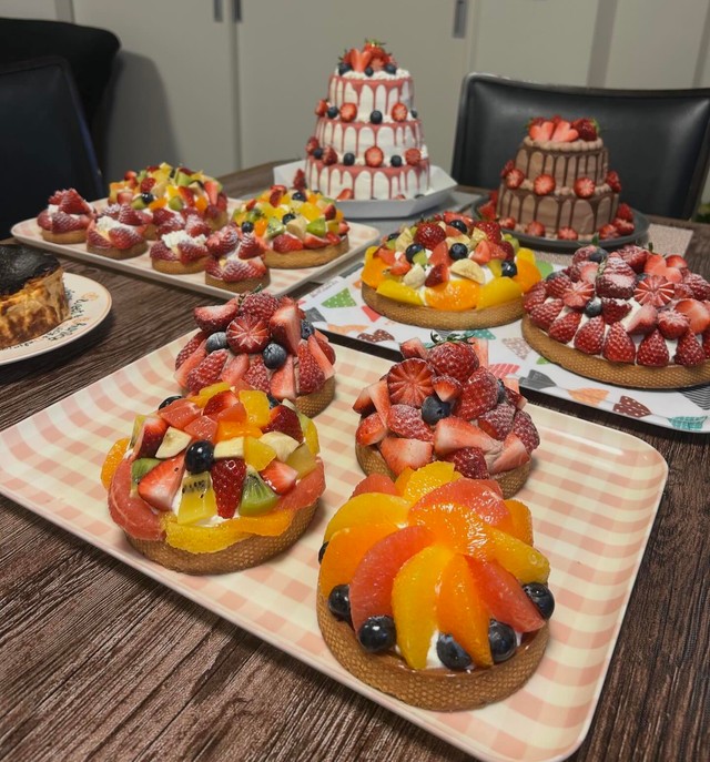 フルーツのカットや土台など、すべてkenjiさんの手作り（提供：@sweets_or_tenyaさん）
