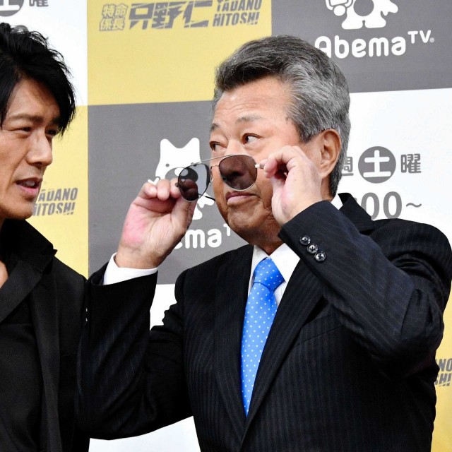 高橋克典（左）と梅宮辰夫さん＝2017年