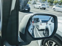 サイドミラーは左右で同じじゃダメ！？※画像はイメージです（PhotoAC）
