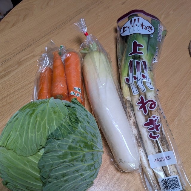 立派なキャベツや泥付きのネギ、大根など…正座して差し出された“まさかの手土産”／雪枝さん提供