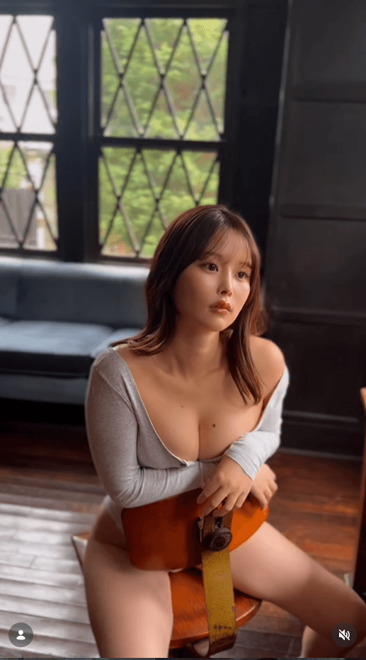 「FLASH」（26年3月31発売号）に登場した吉田恵美のオフショット　本人のインスタグラム（＠_yoshida_megumi）より