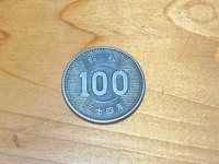 昭和34年と刻まれた100円硬貨（表面）／K.N.ザワロフさん（@Zawarofu1990）提供