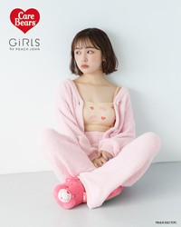 「ケアベア」とのコラボレーション商品を着用したなえなの