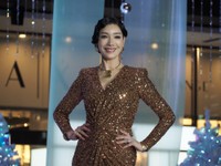 グランフロント大阪のクリスマスツリー「Winter Prism Tree」点灯式に登場したアン ミカ