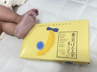 東京ばな奈のトレーに足が？（ysgrm＿78さん提供） 