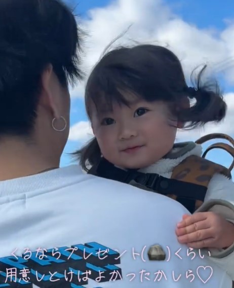 パパに会えて嬉しさがこみ上げるちきちゃん（提供：＠0216sjhさん）