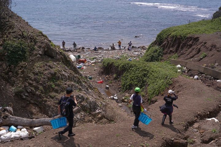 2024年に撮影した対馬のクシカ浜のビーチクリーン活動