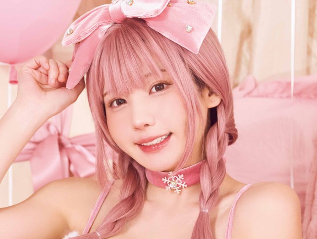 ©︎えなこ／白泉社　撮影／フジシロタカノリ