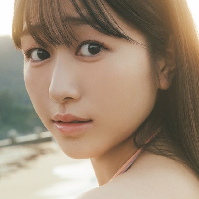『林鼓子1st写真集 coco』通常版表紙（撮影／東 京祐）