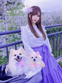 愛犬と写真に収まるすみれおじさん