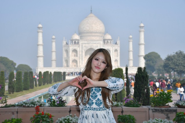 タージ・マハルでの記念写真ビジネスが話題に（ギャルトラベラーゆなさん提供）