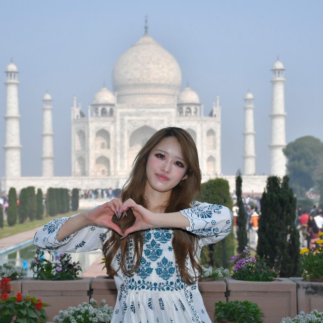 タージ・マハルでの記念写真ビジネスが話題に（ギャルトラベラーゆなさん提供）