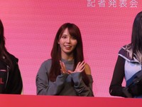 笑顔を見せる西村歩乃果