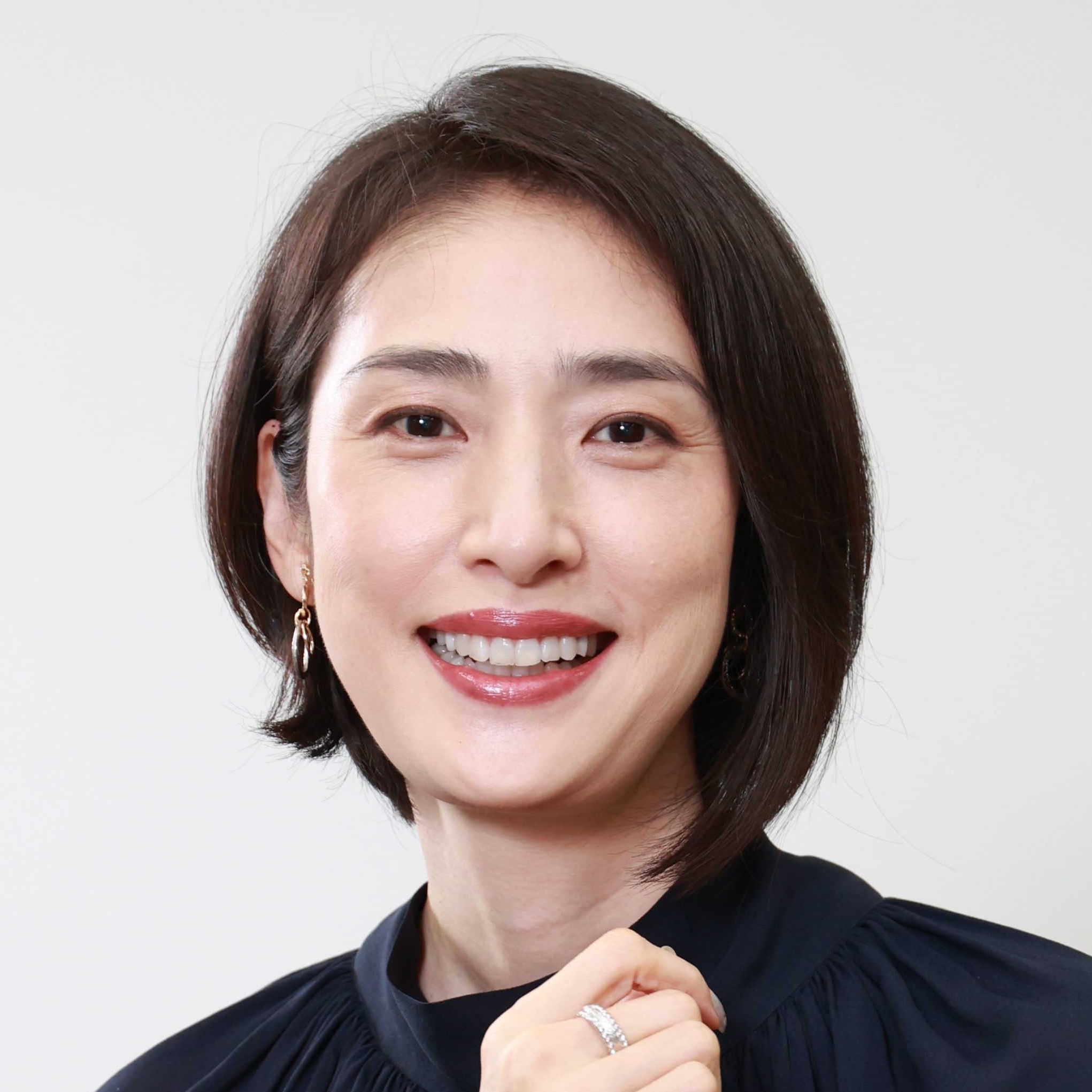背 の 高い 女優