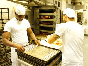 グリッシーニ　移民スタッフが伸ばすイタリアの「伝統」