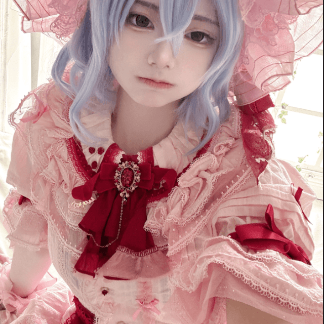 「かわいすぎ！」同一人物？キャラのギャップに驚き　画像提供：枕野サラ