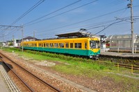 滑川駅に停車する地鉄電車(shiryu01/stock.adobe.com)